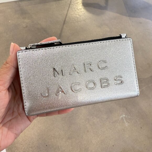 Marc Jacobs 4R5SMP064S01 Slim Bifold Wallet Silver - Picture 1 of 6
